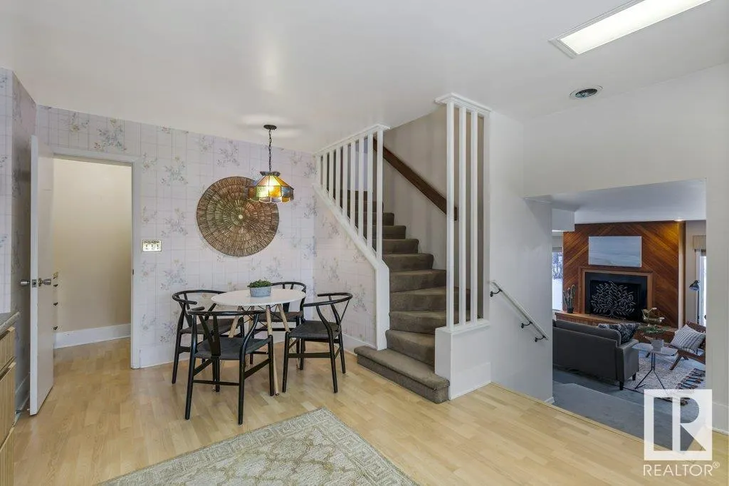25 SUNNYSIDE Crescent
