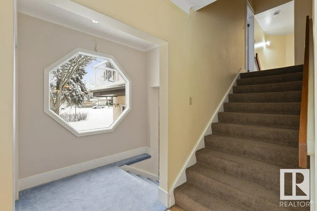 25 SUNNYSIDE Crescent