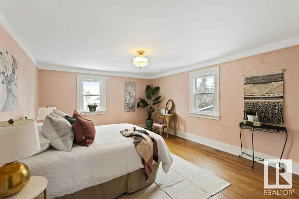25 SUNNYSIDE Crescent