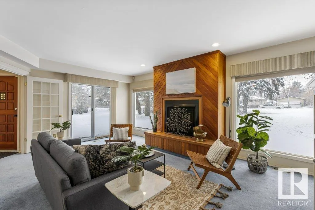 25 SUNNYSIDE Crescent