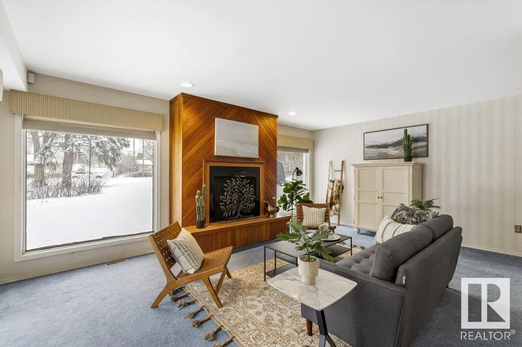 25 SUNNYSIDE Crescent