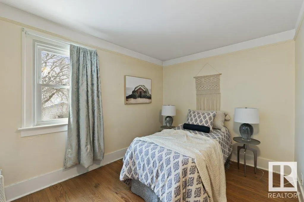 25 SUNNYSIDE Crescent