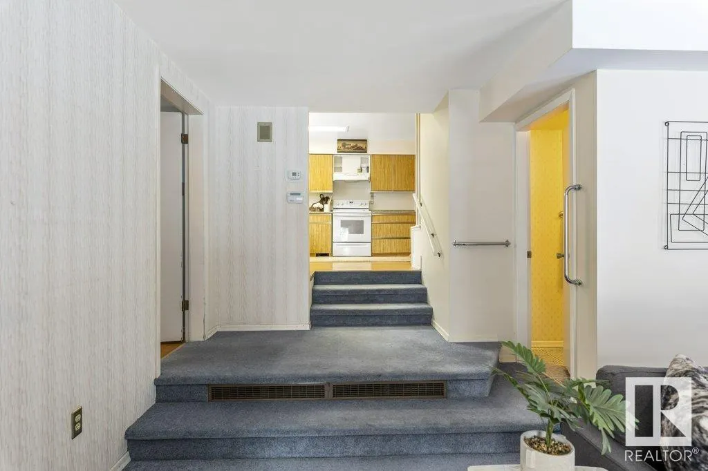 25 SUNNYSIDE Crescent