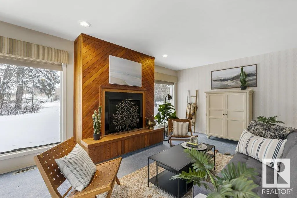 25 SUNNYSIDE Crescent