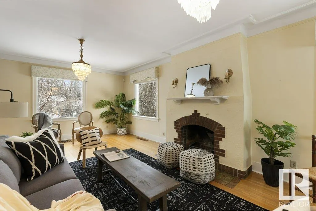 25 SUNNYSIDE Crescent