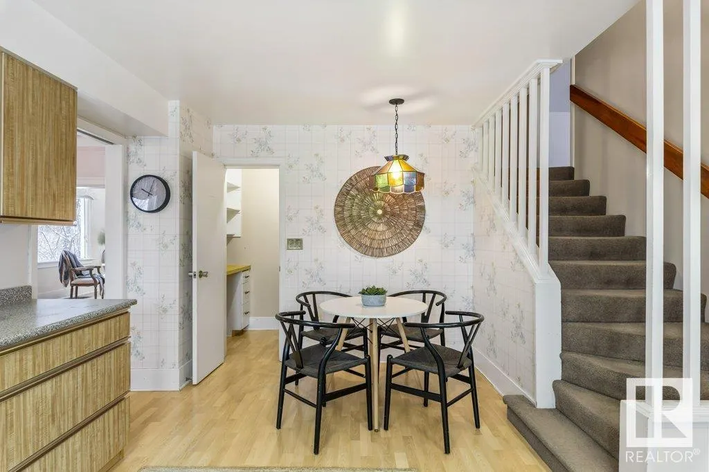 25 SUNNYSIDE Crescent