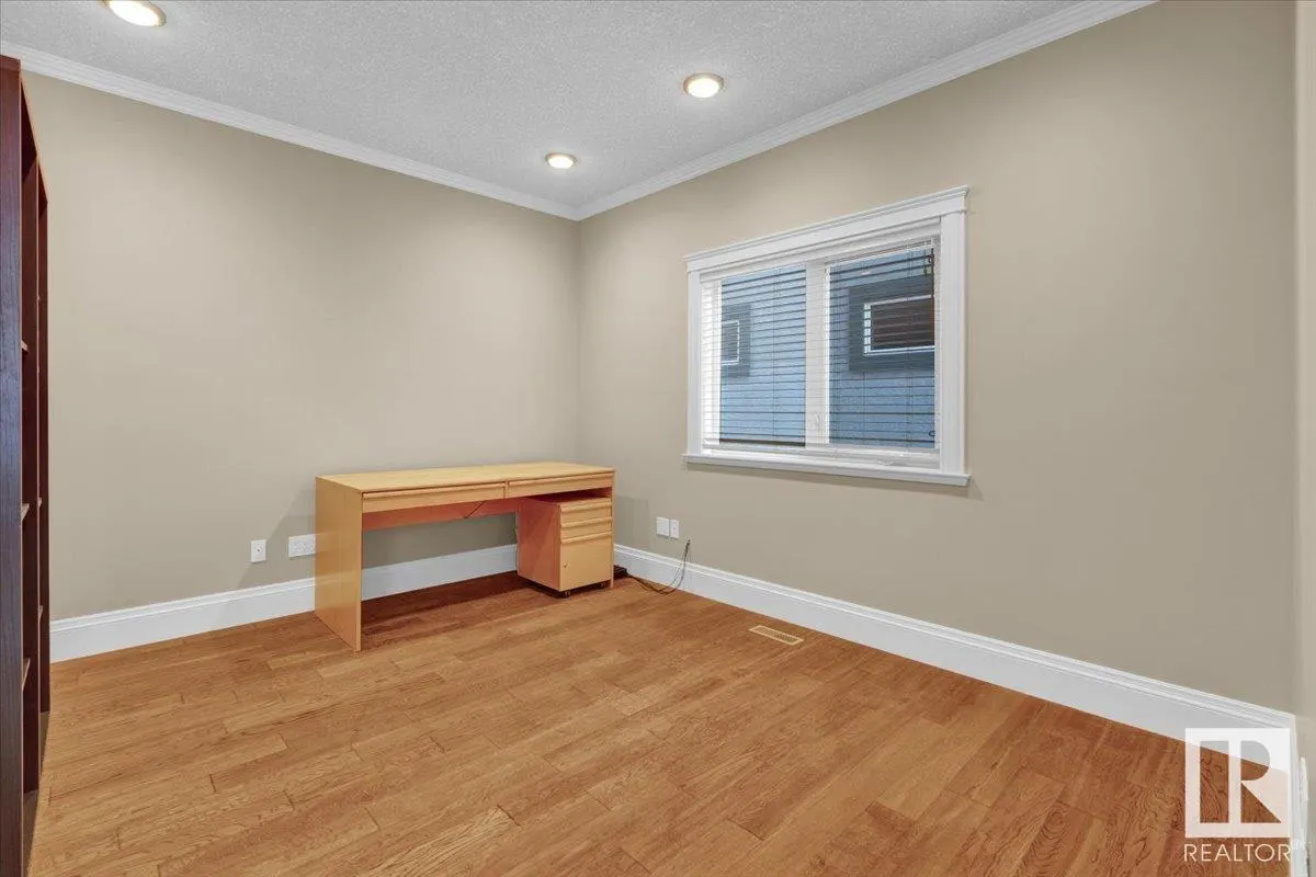 27 KINGDOM Place