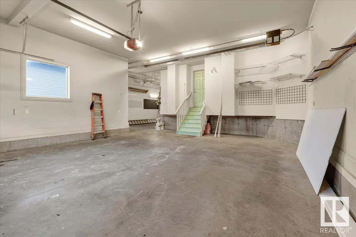 27 KINGDOM Place