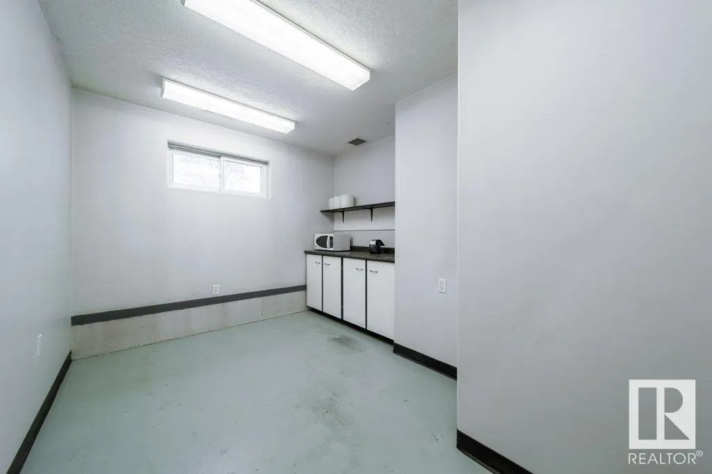 22904 110 Avenue