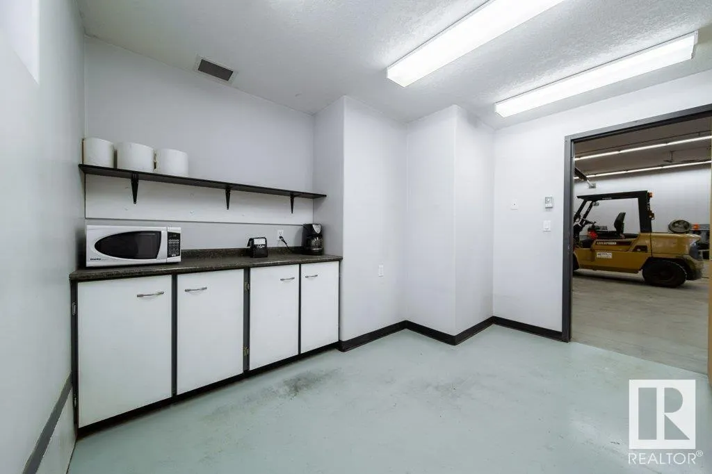 22904 110 Avenue