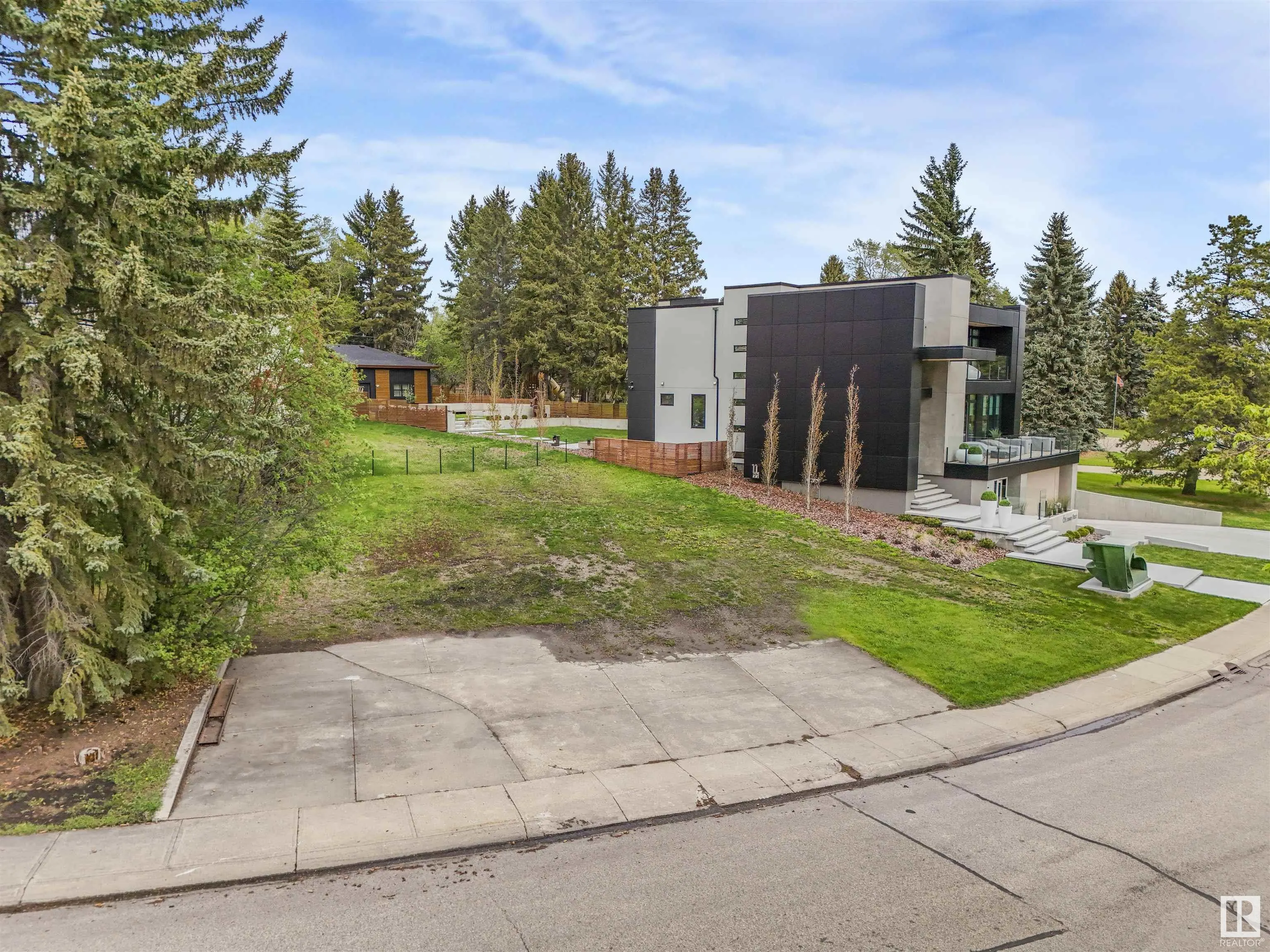 6A LAURIER Place