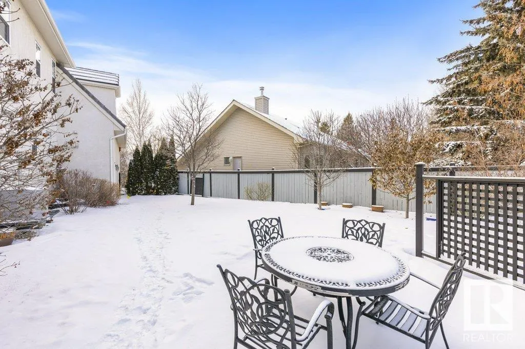 10 KARLYLE Court