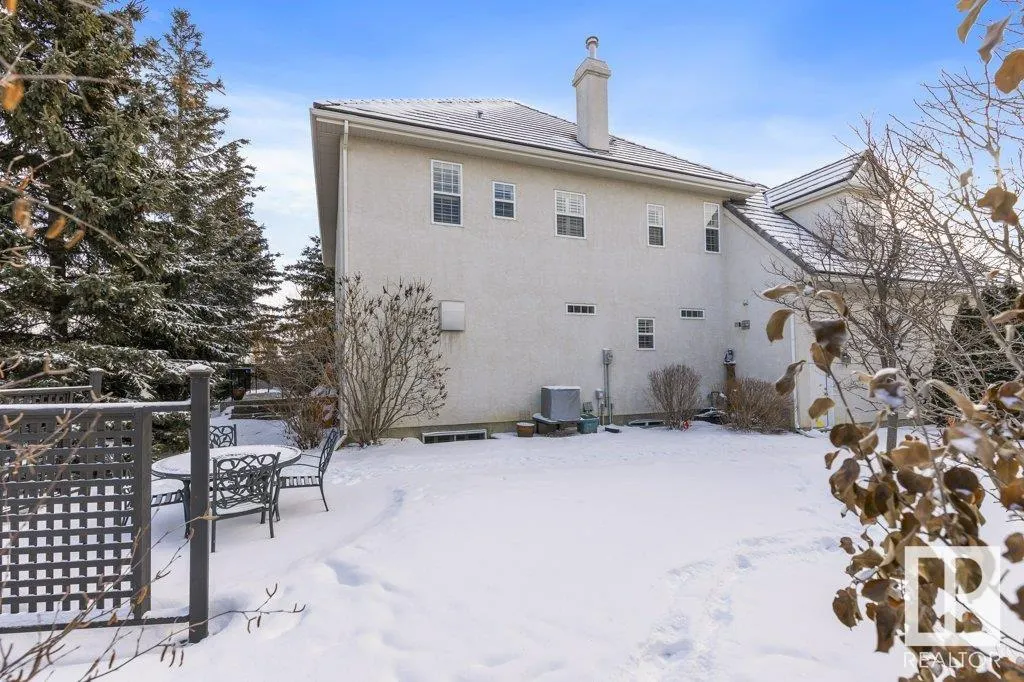 10 KARLYLE Court