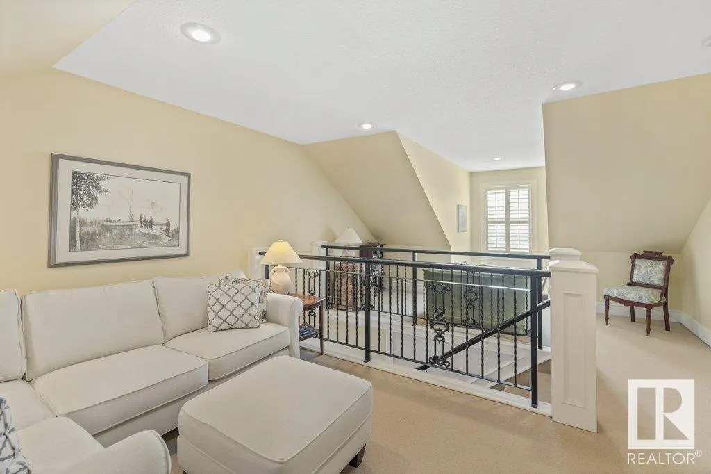 10 KARLYLE Court