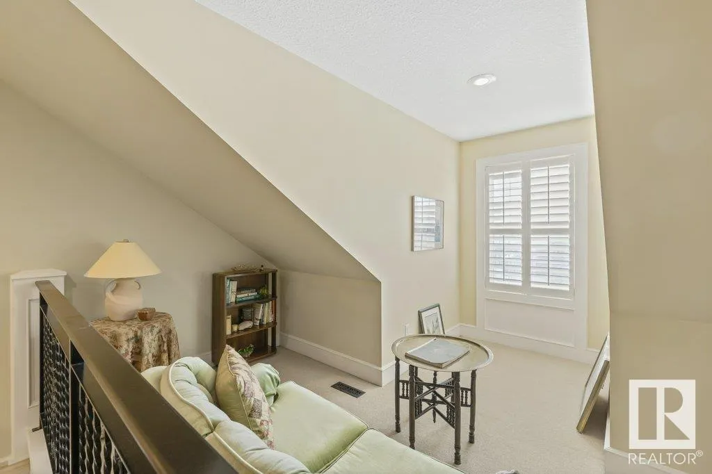 10 KARLYLE Court