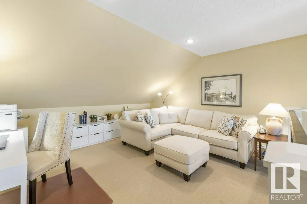10 KARLYLE Court