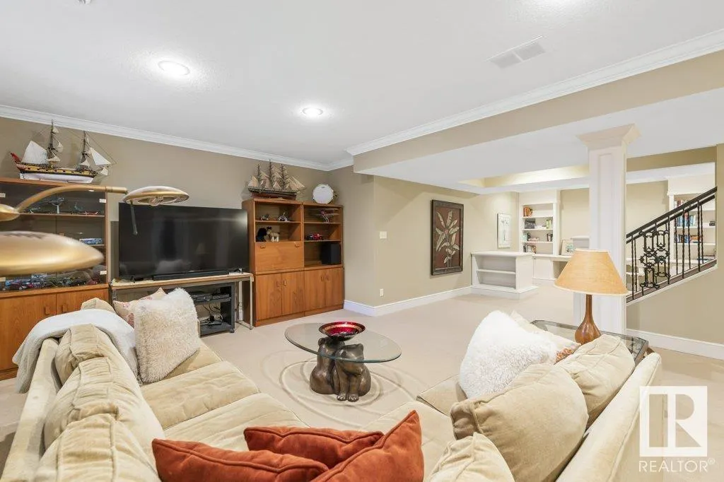 10 KARLYLE Court