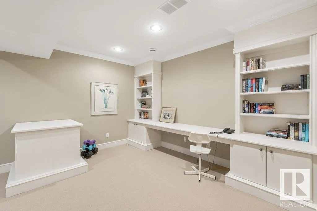 10 KARLYLE Court