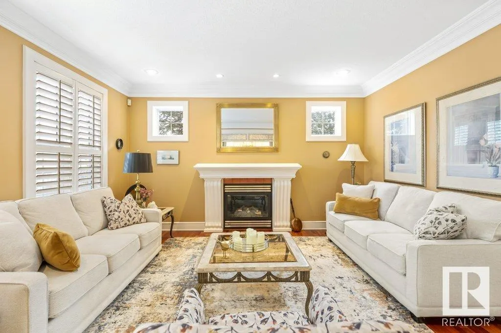 10 KARLYLE Court