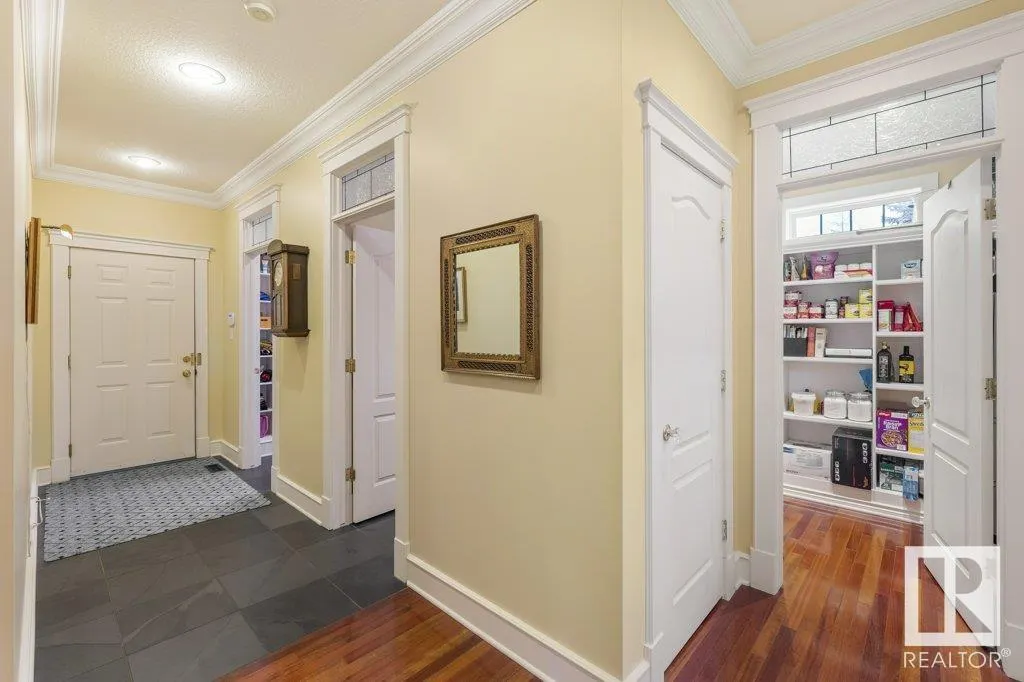 10 KARLYLE Court