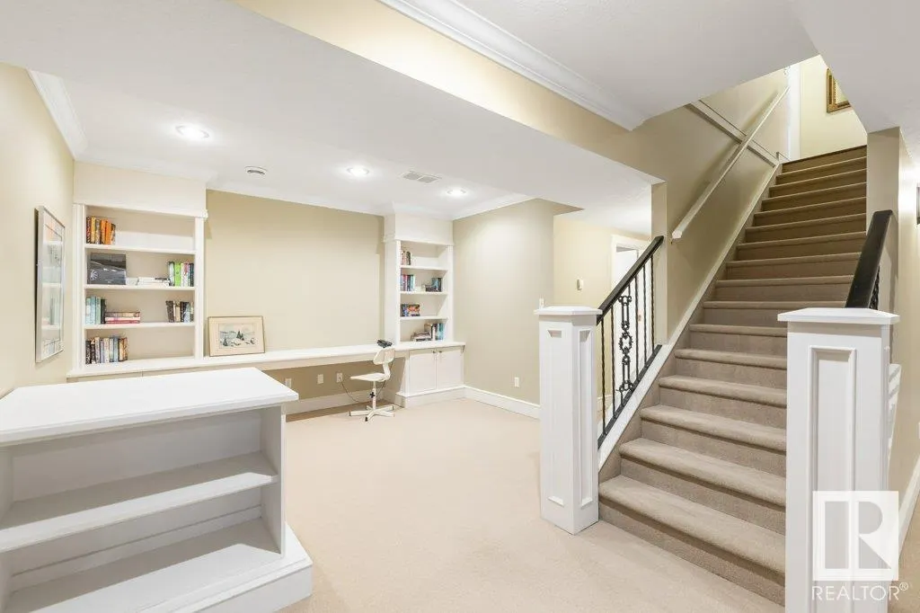 10 KARLYLE Court