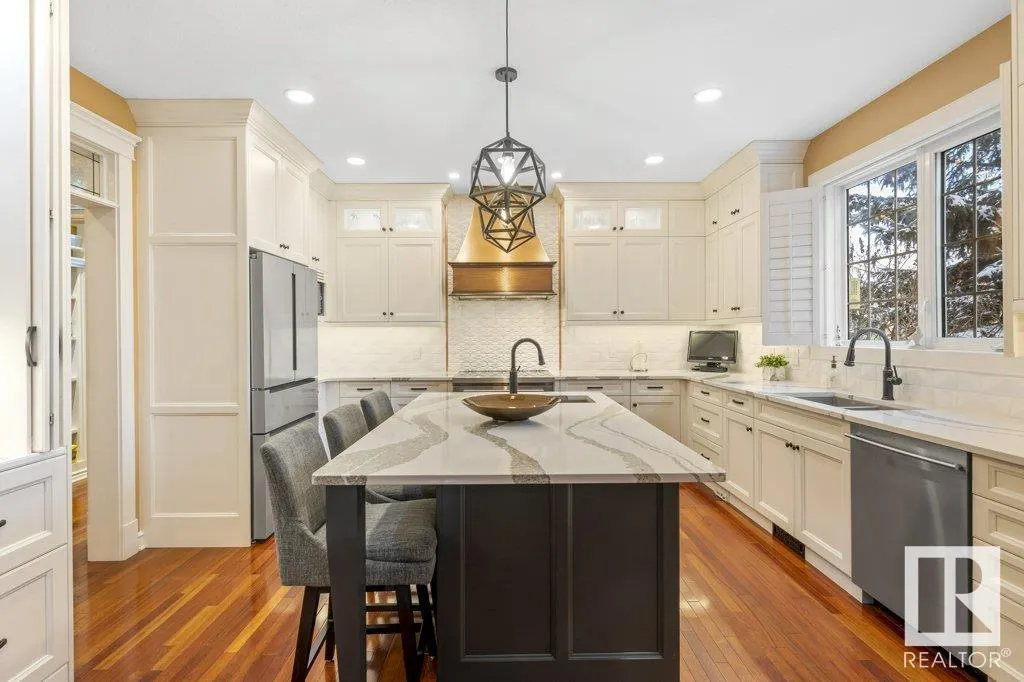 10 KARLYLE Court