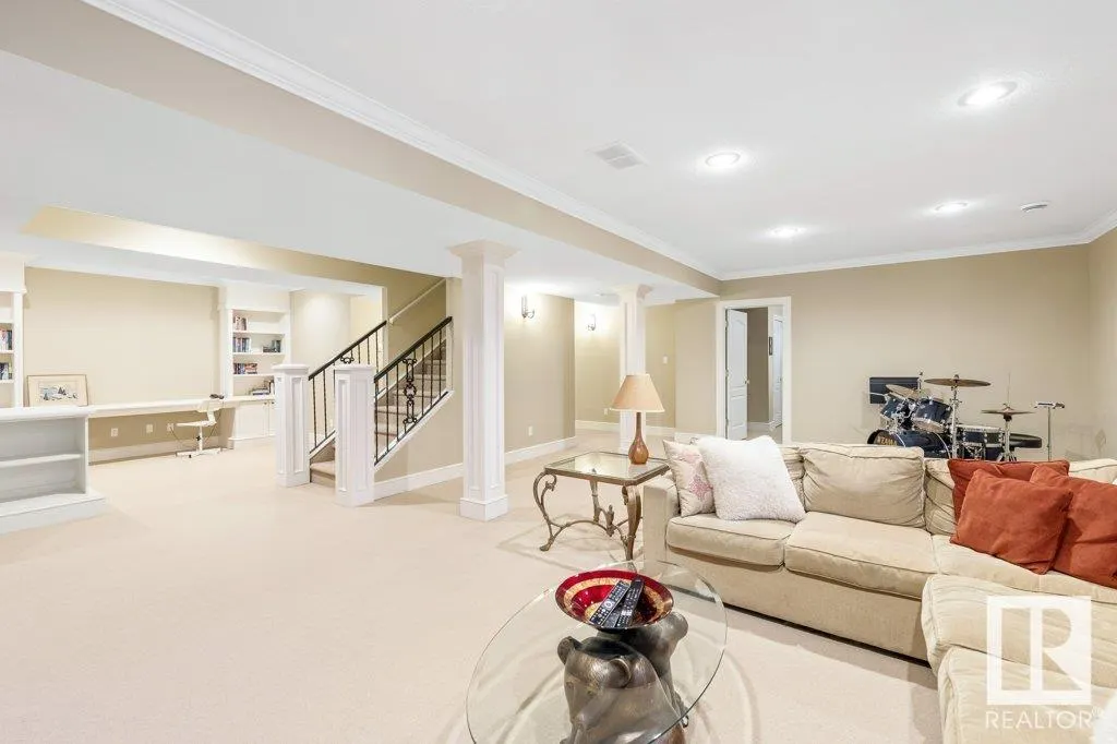10 KARLYLE Court
