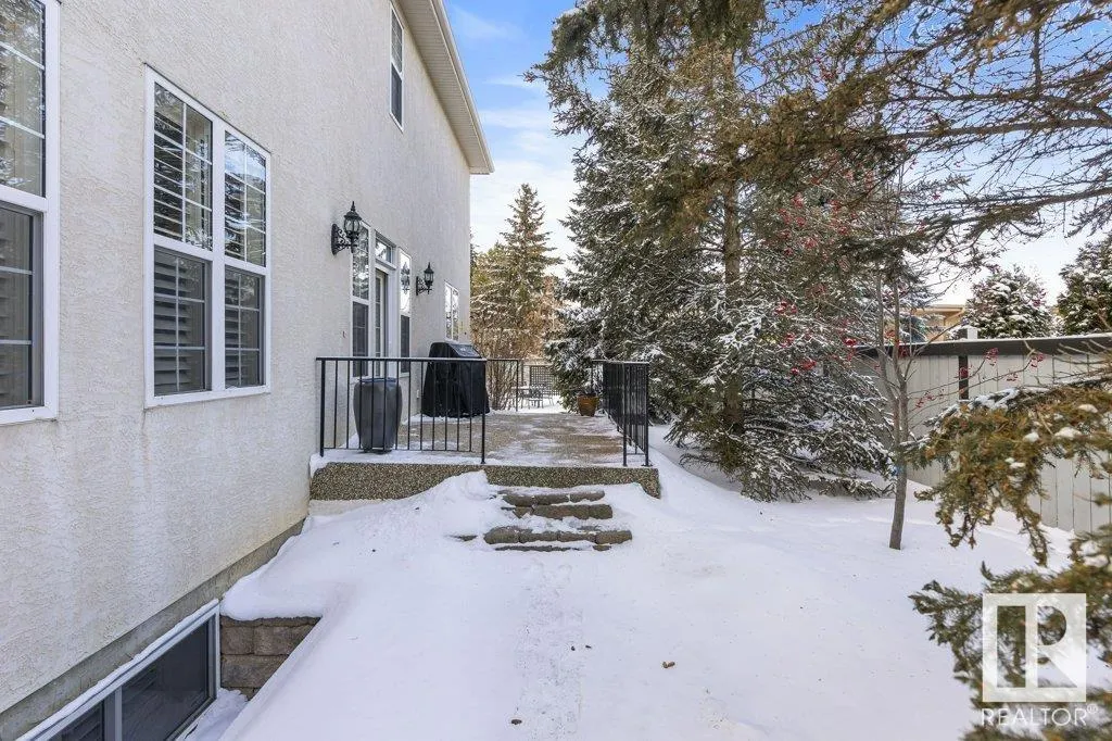 10 KARLYLE Court