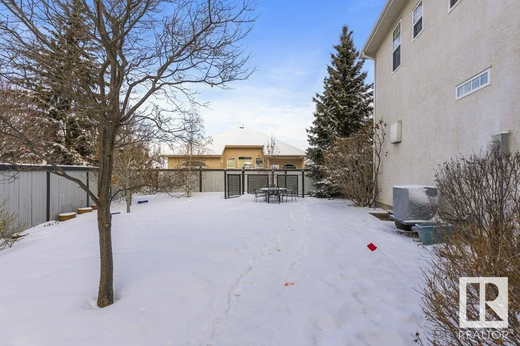 10 KARLYLE Court