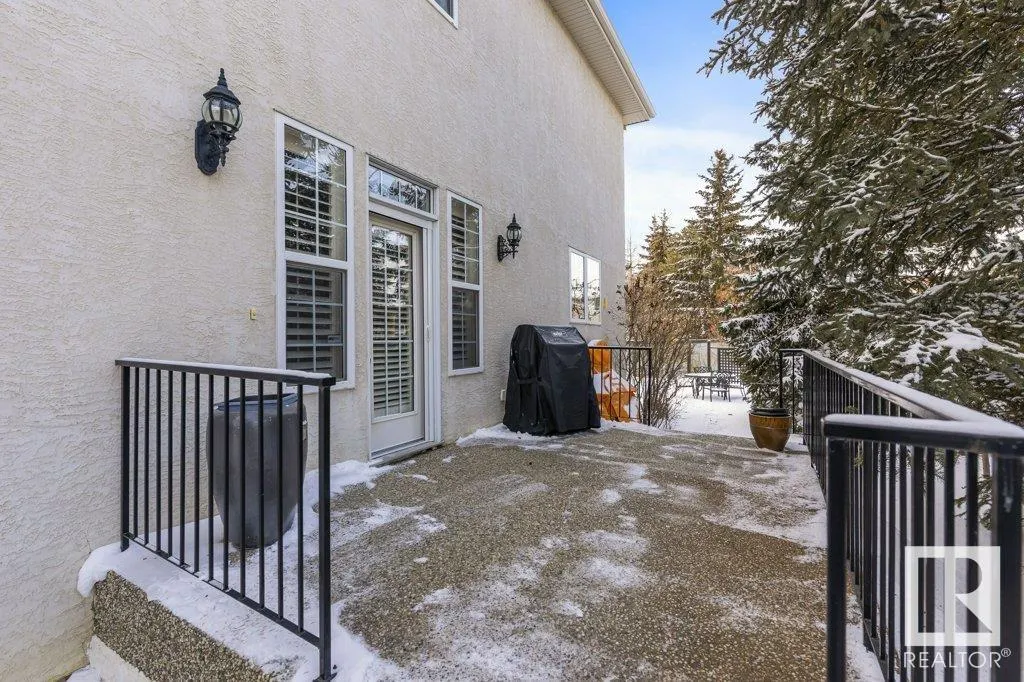 10 KARLYLE Court