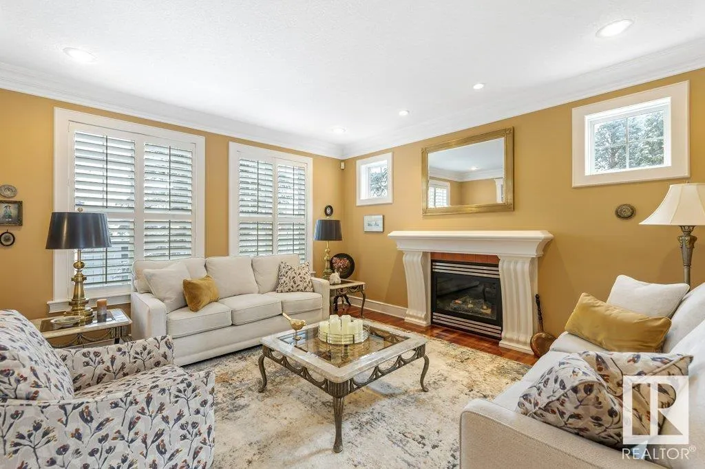 10 KARLYLE Court