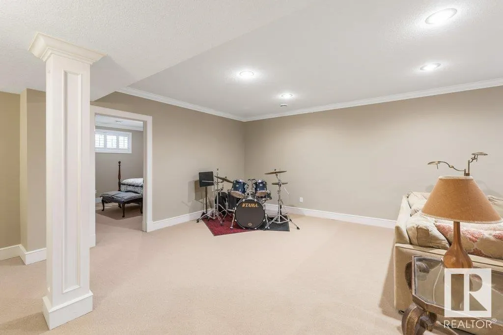 10 KARLYLE Court