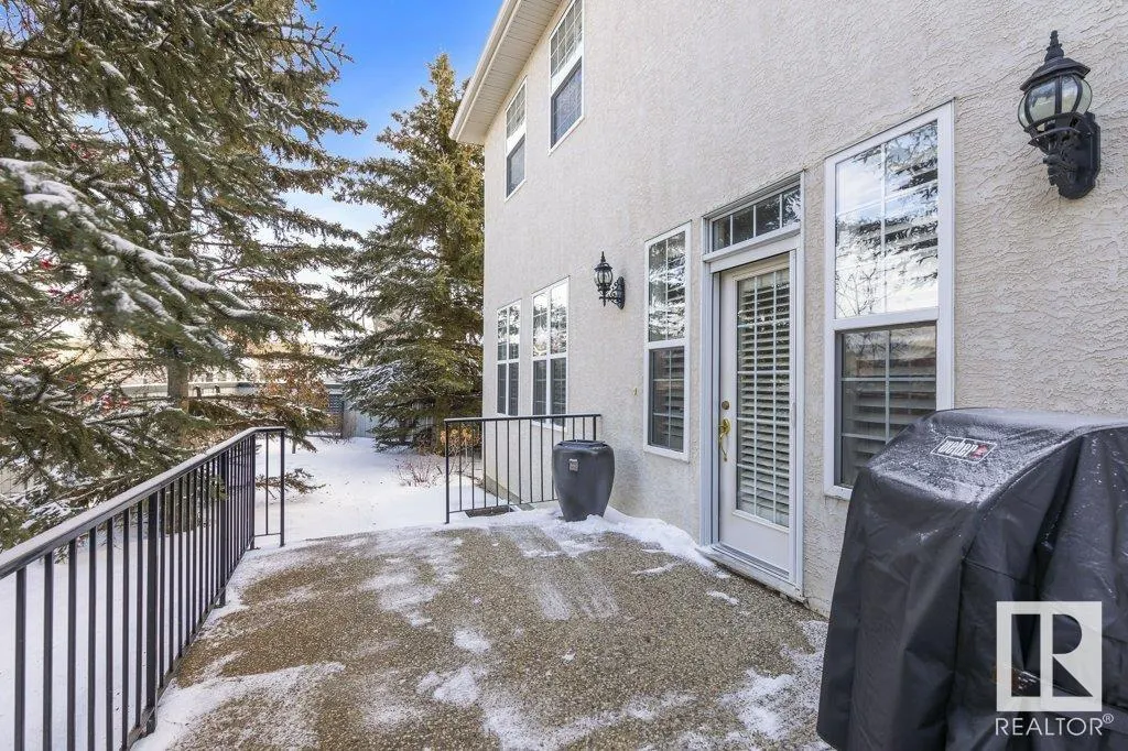 10 KARLYLE Court