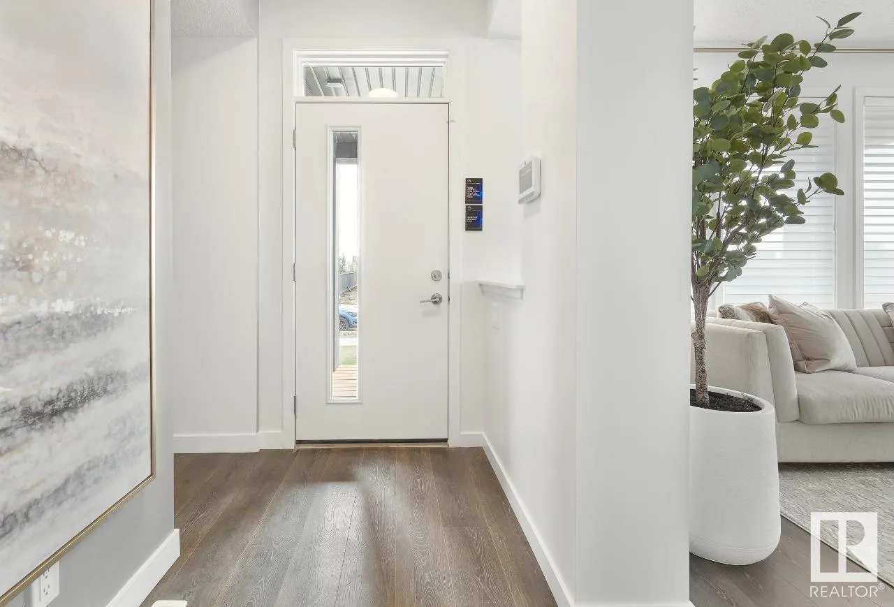 24 NETTLE Crescent