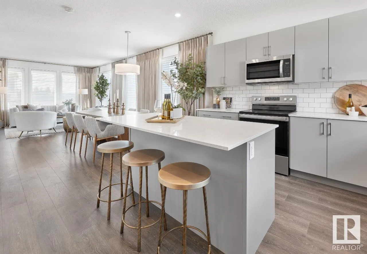 24 NETTLE Crescent