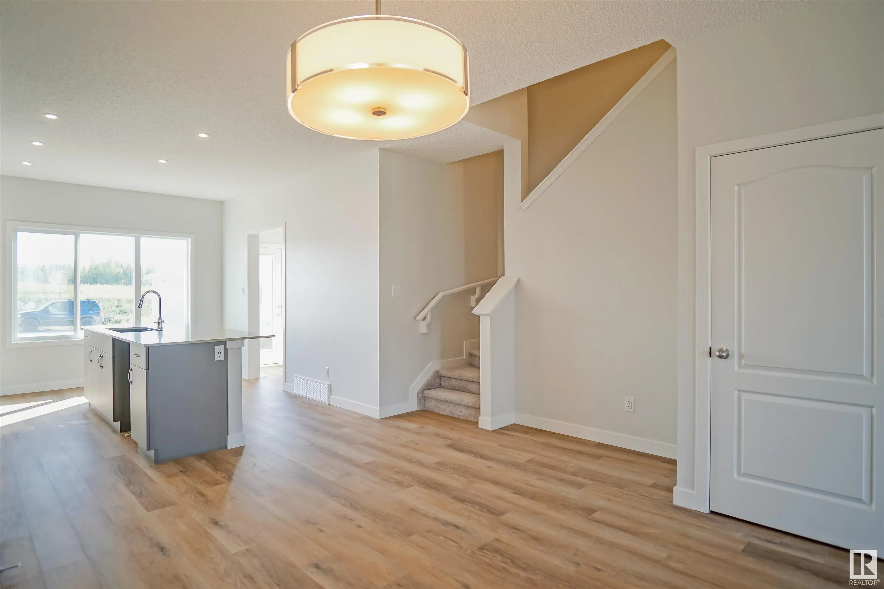 197 SUNLAND Way