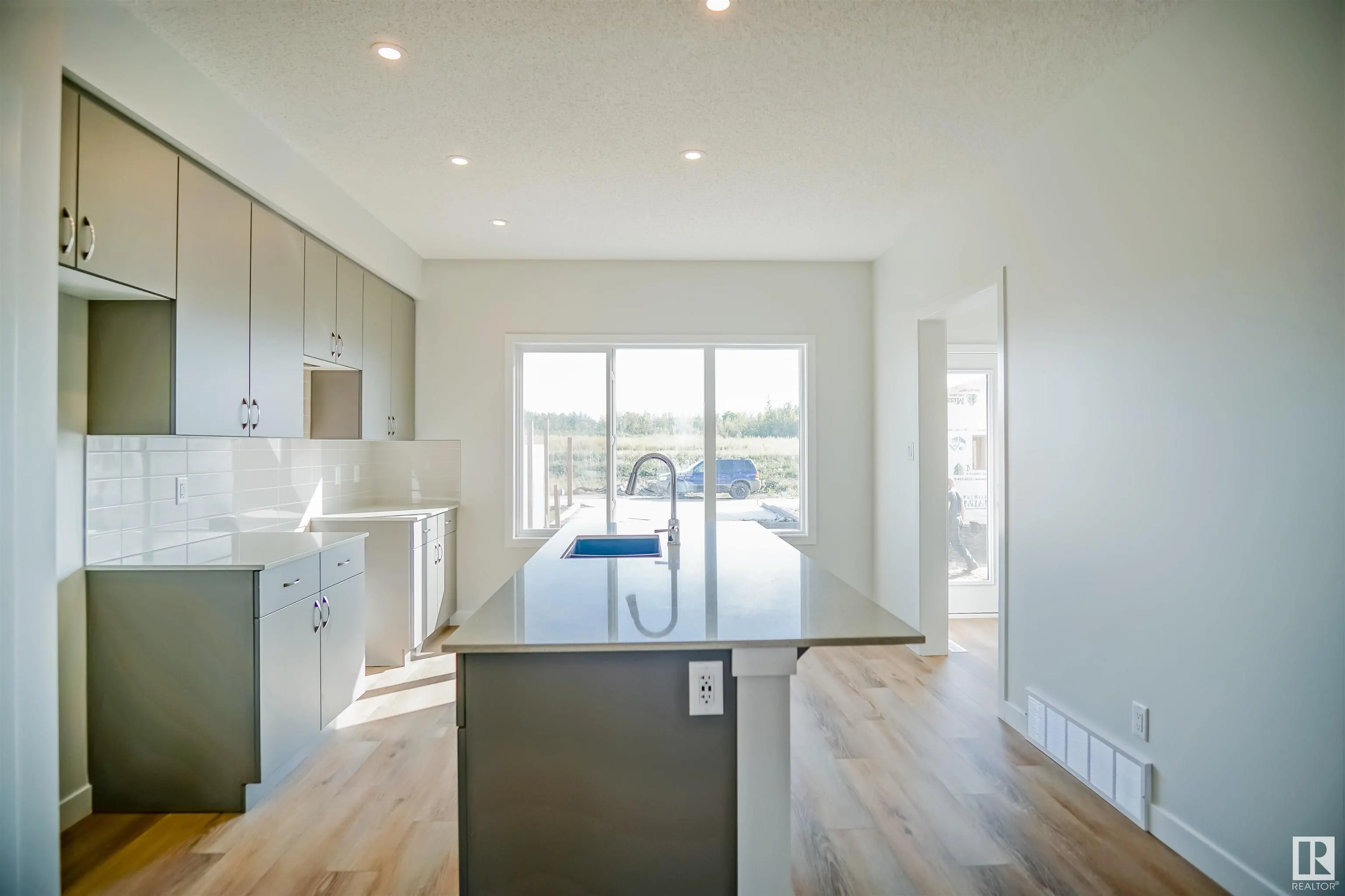 197 SUNLAND Way