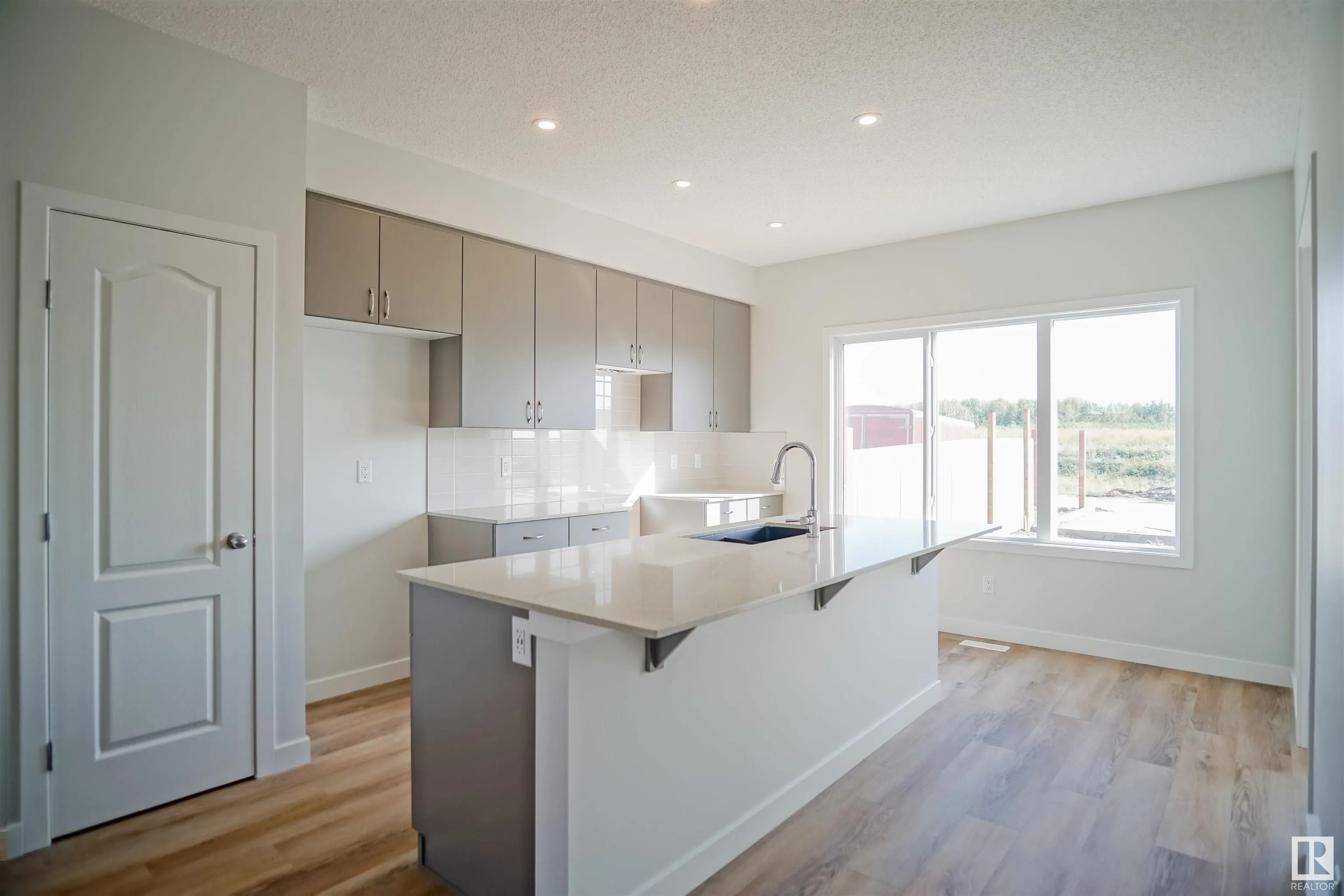 197 SUNLAND Way