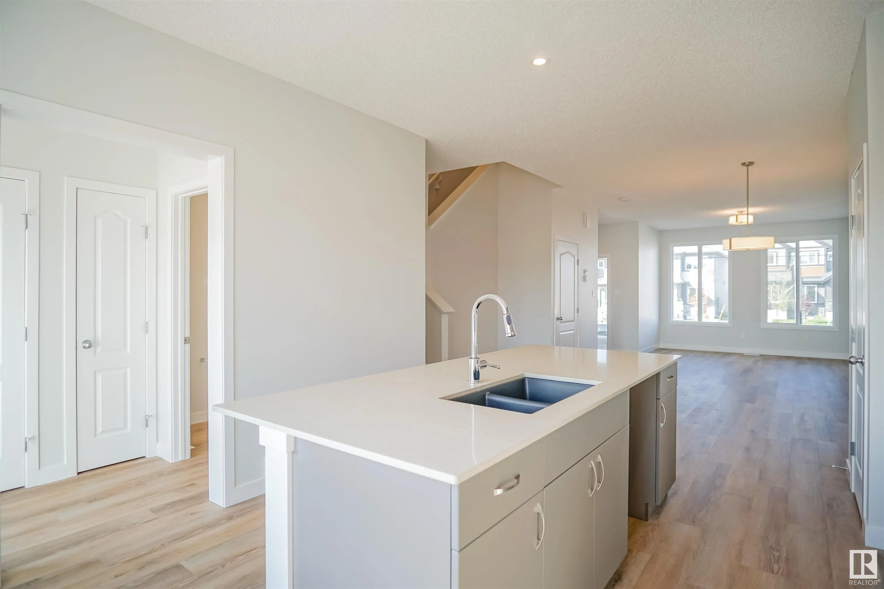 197 SUNLAND Way