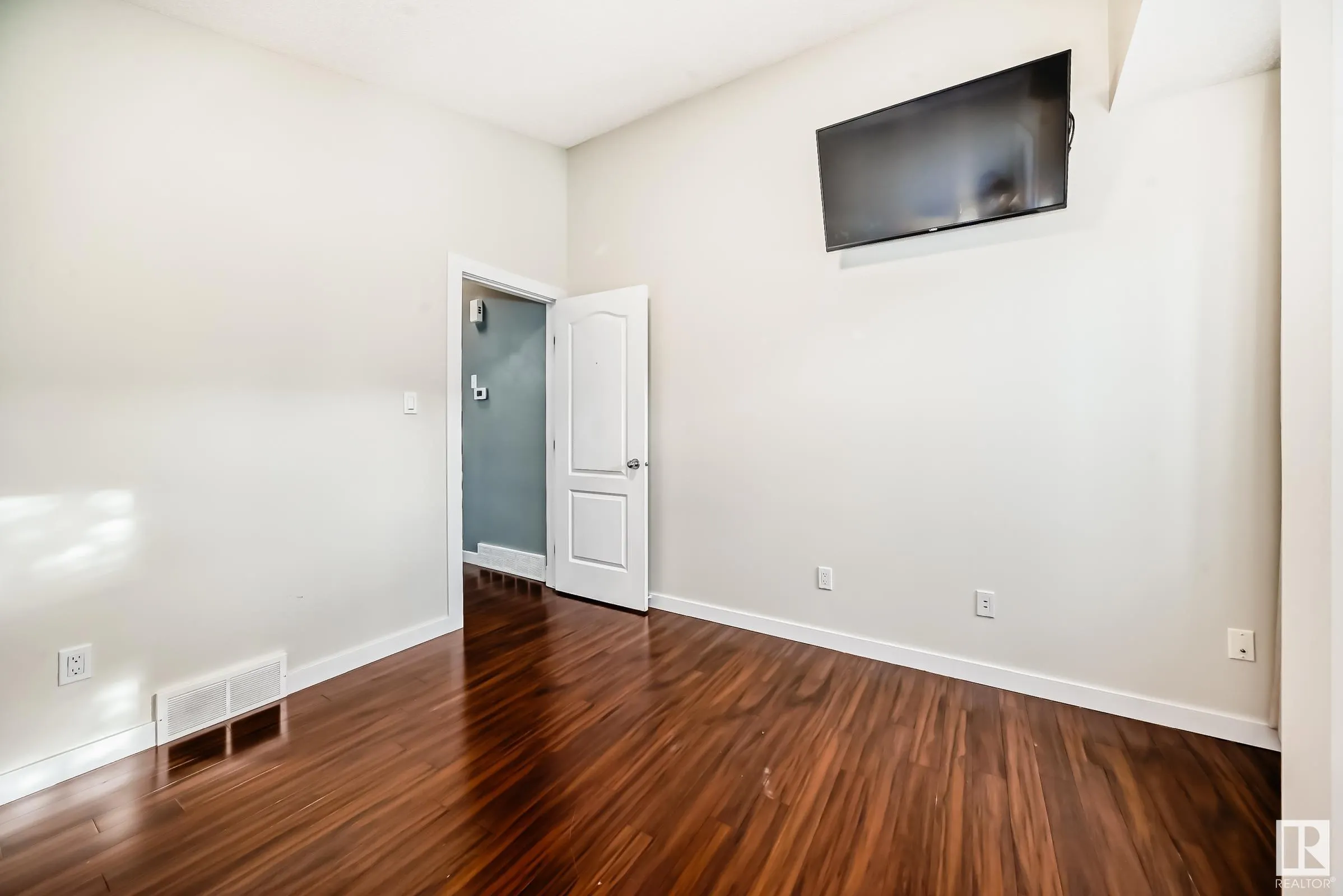 42 DELWOOD Place