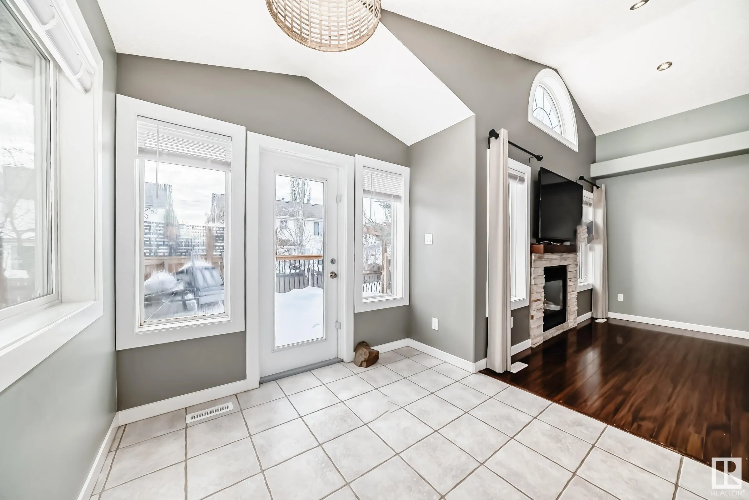 42 DELWOOD Place