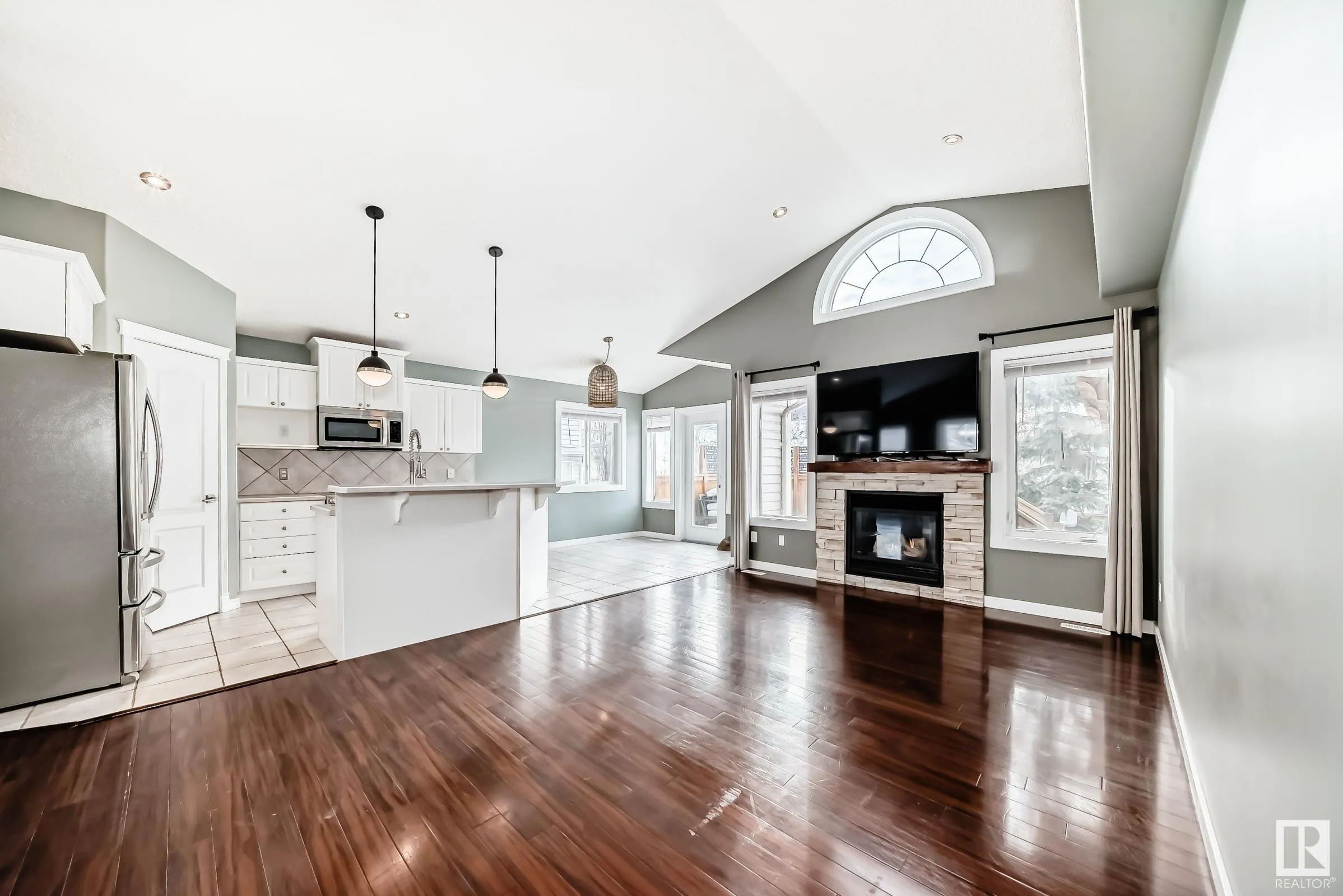 42 DELWOOD Place