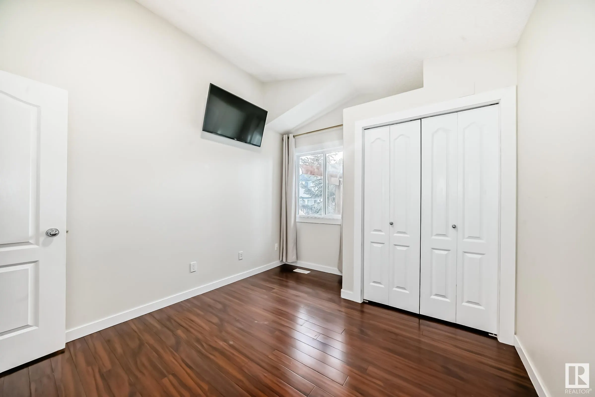 42 DELWOOD Place