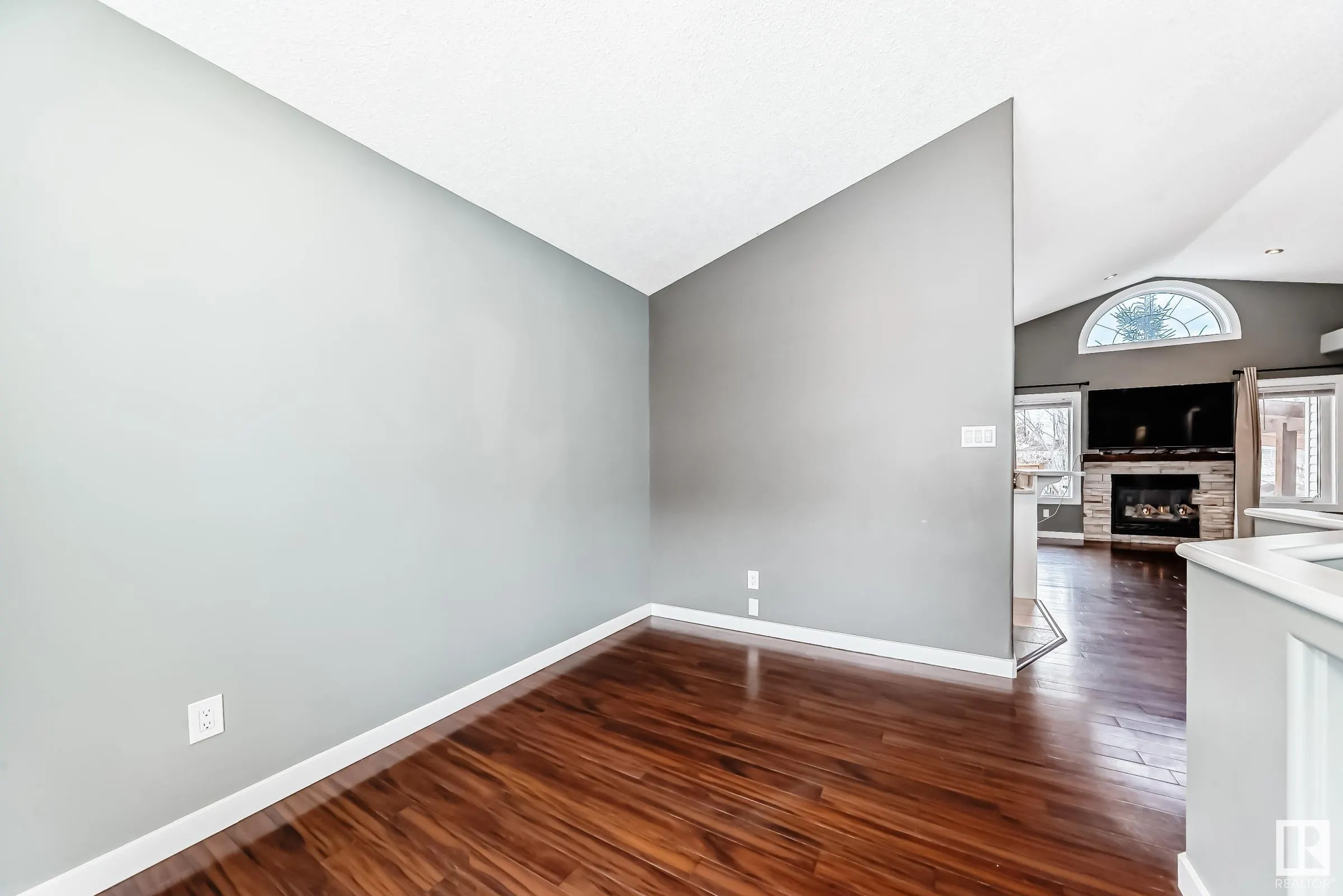 42 DELWOOD Place