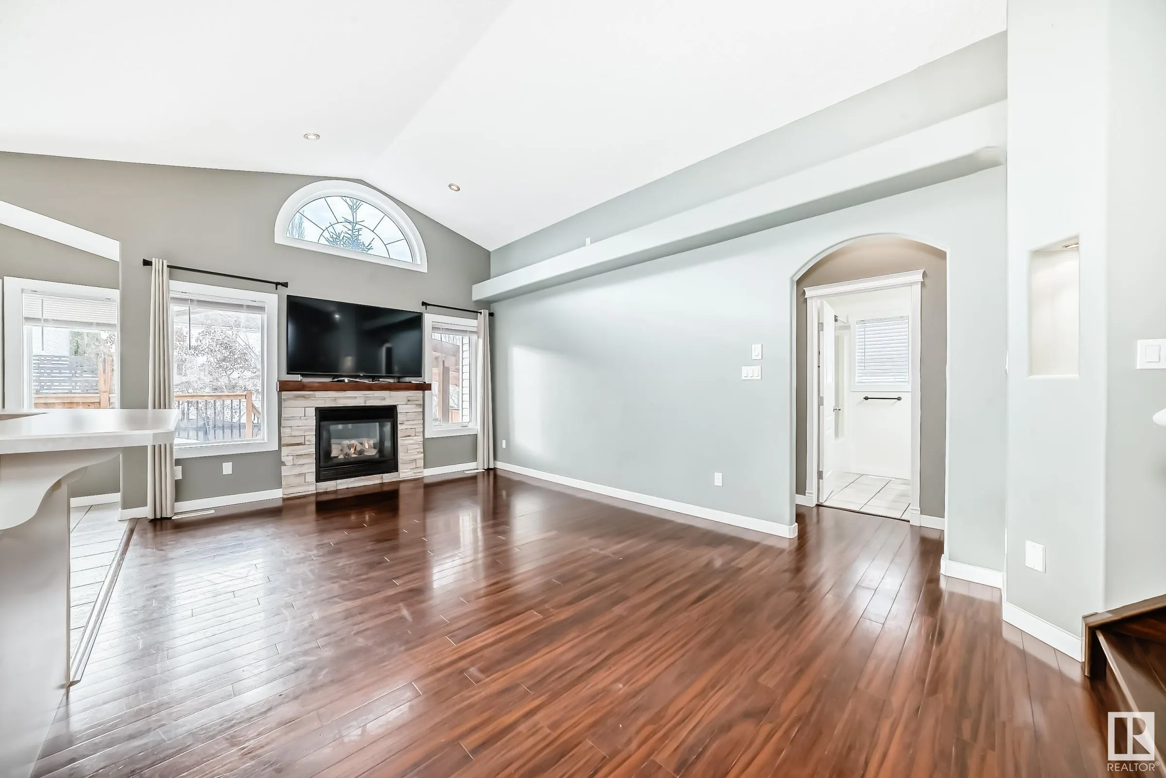 42 DELWOOD Place