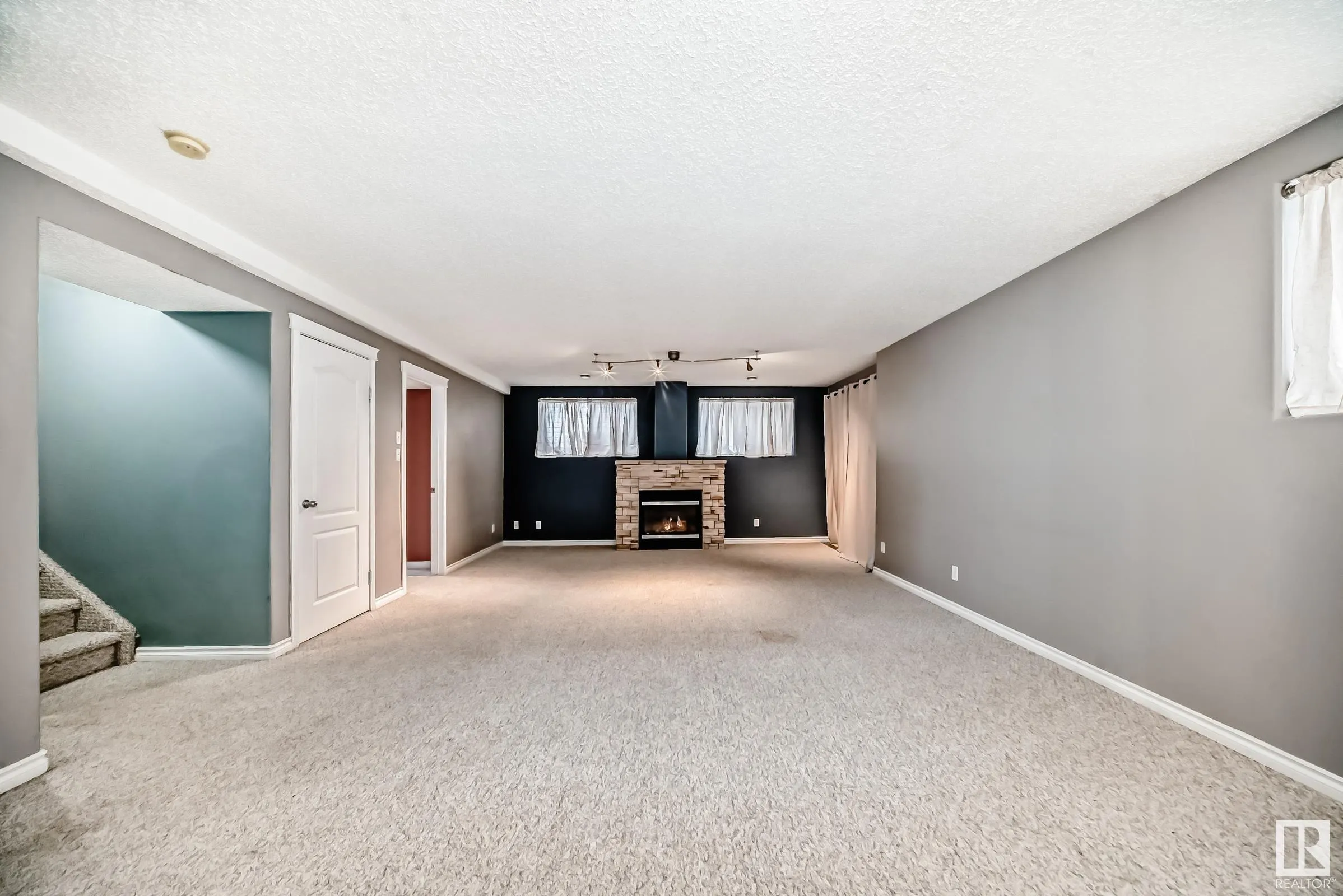 42 DELWOOD Place