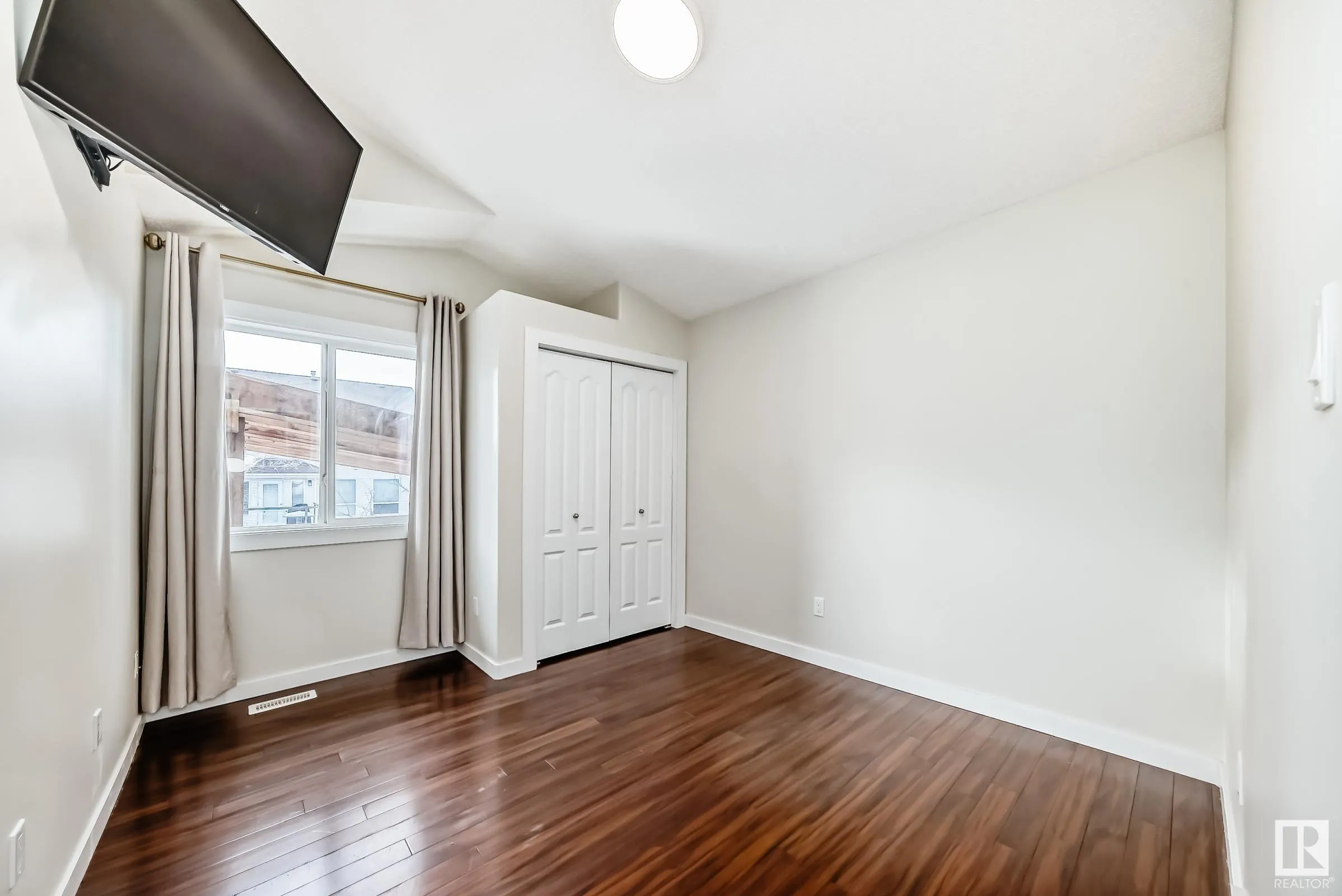 42 DELWOOD Place