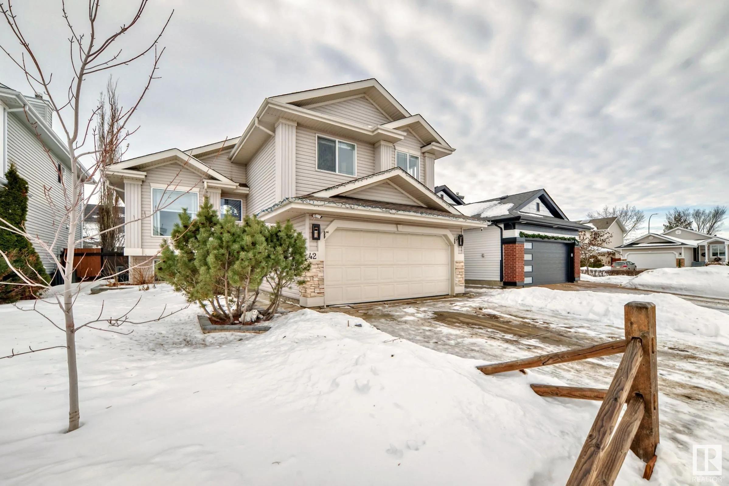 42 DELWOOD Place