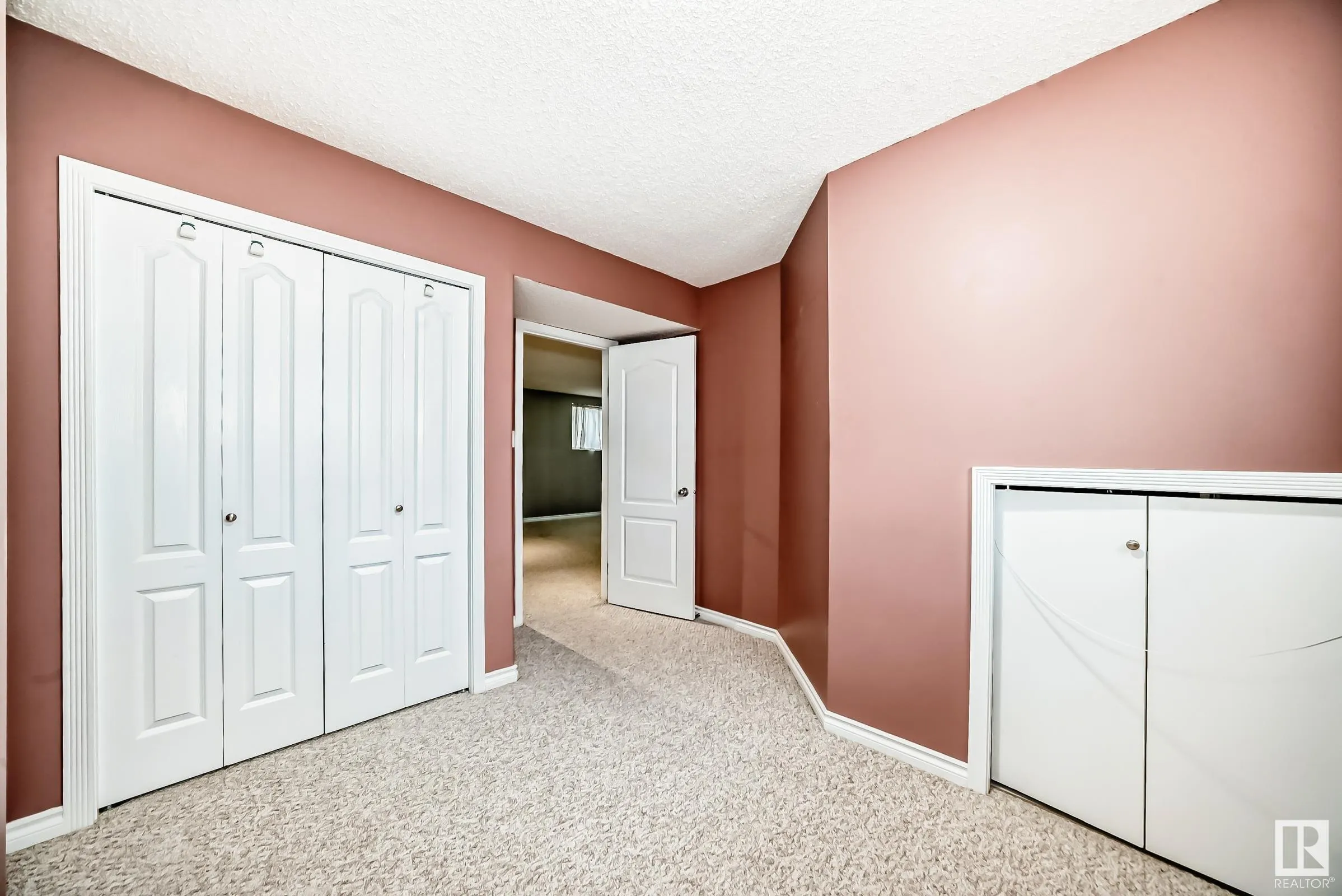 42 DELWOOD Place
