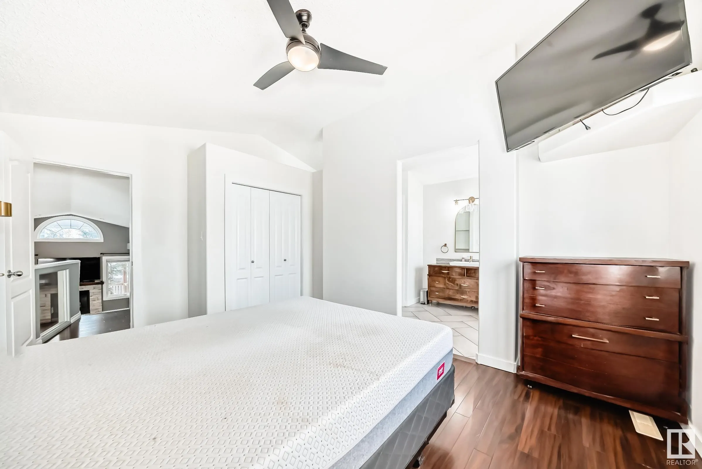 42 DELWOOD Place